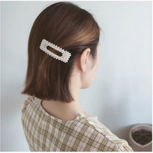 Load image into Gallery viewer, Elegant Pearls Hair Clips
